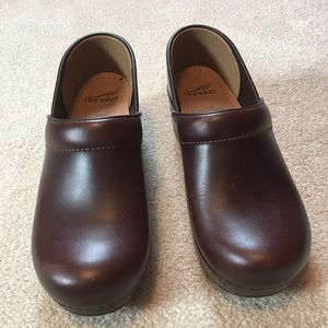 Dansko brown leather clogs. Excellent condition.